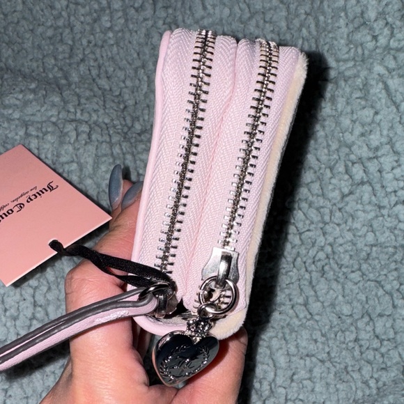Juicy Couture -NWT Cream &Pink  Velvet Wallet - Picture 5 of 12